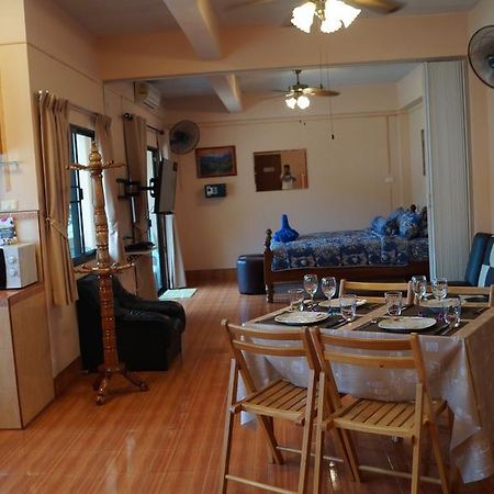 Kata Apartment Luaran gambar