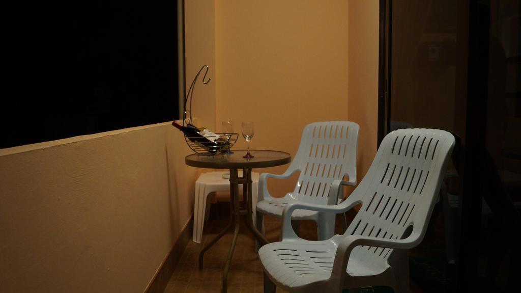 Kata Apartment Luaran gambar