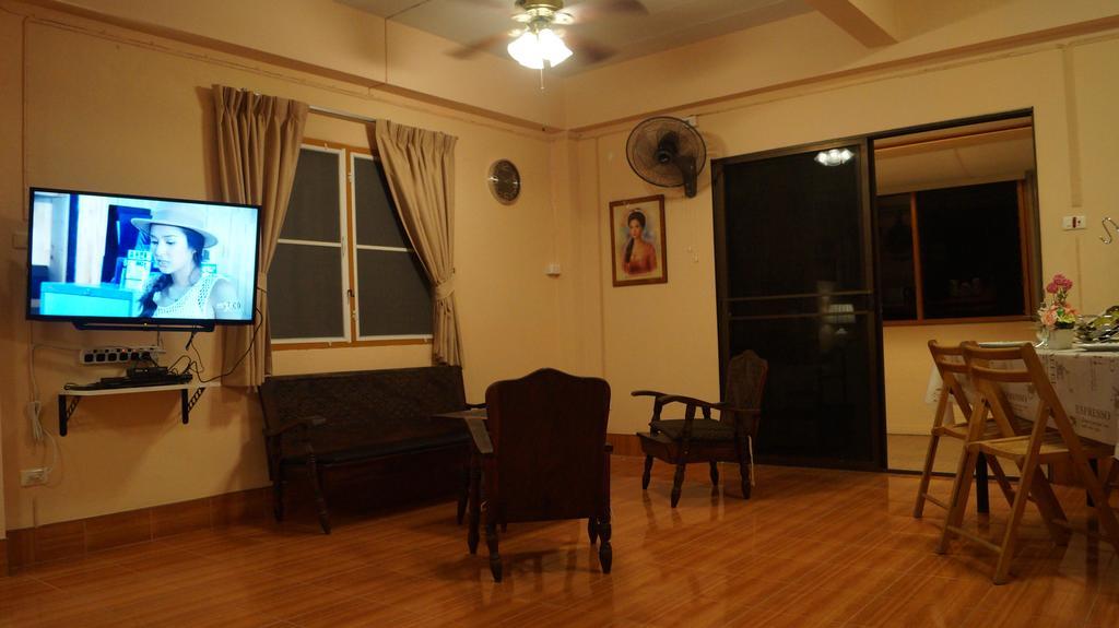 Kata Apartment Luaran gambar