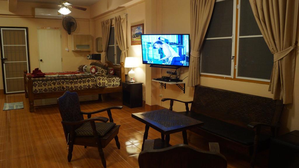 Kata Apartment Luaran gambar