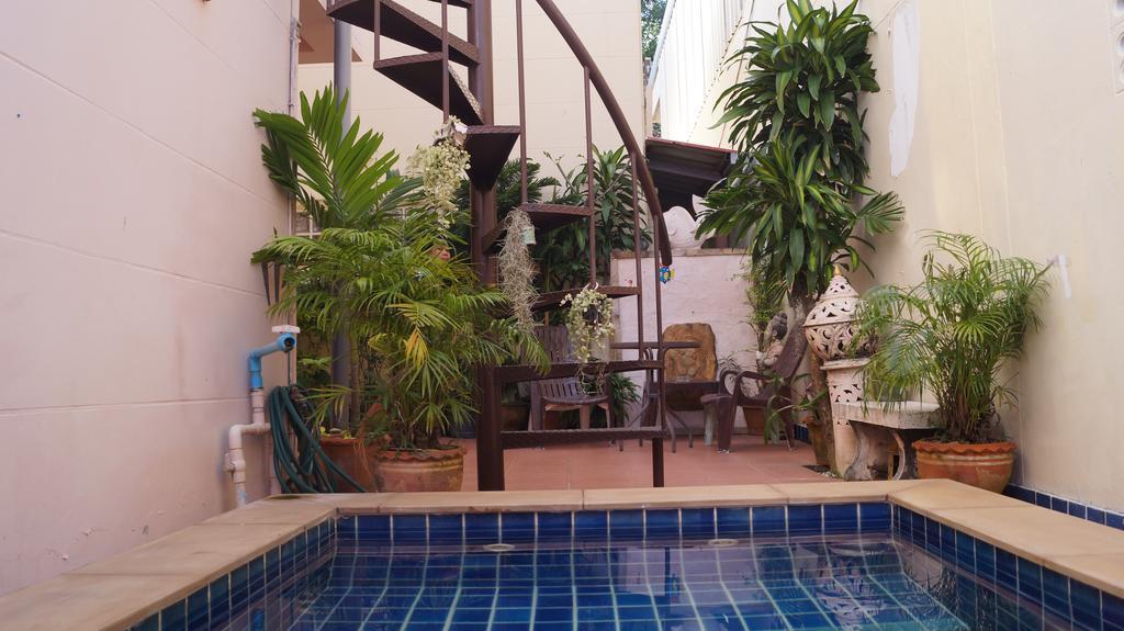 Kata Apartment Luaran gambar